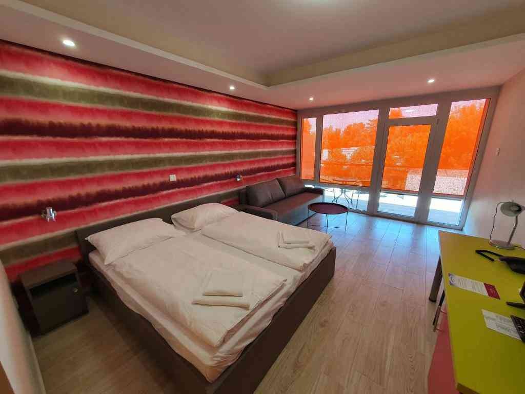 SUPERIOR ZIMMER FÜR 4 PERSONEN MIT POOLBLICK
