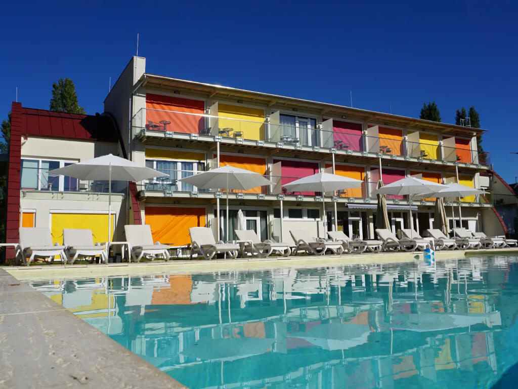 Pihenés az Ezüstparton: Miért a Colors Holiday Hotel a legjobb választás?